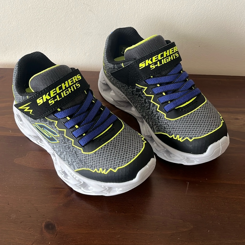 NWOT Sketchers Vortex 2.0 Zorento Sneaker Light Up Little Kid 10.5